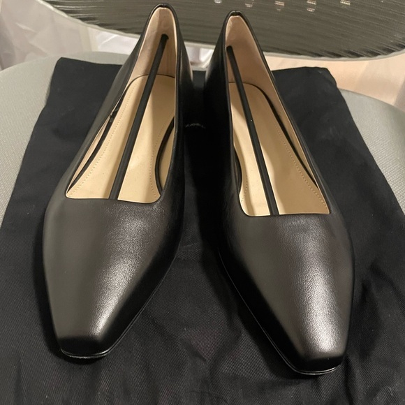 NWOT Theory Day Flat in black leather - Picture 1 of 6